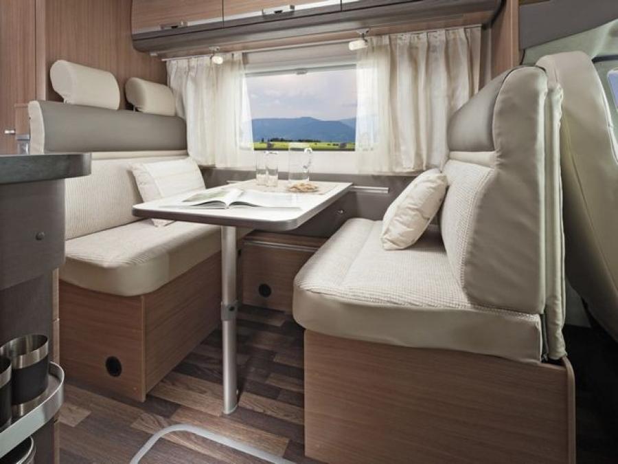 Интерьер Knaus Sky Traveller 2011 года  (фото 2 из 7)